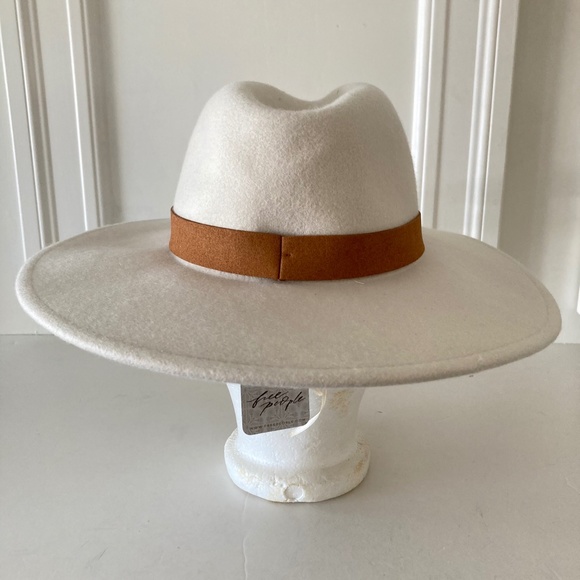 NWT Free People Beaumont Suede Band Ivory Felt Hat - Picture 4 of 6